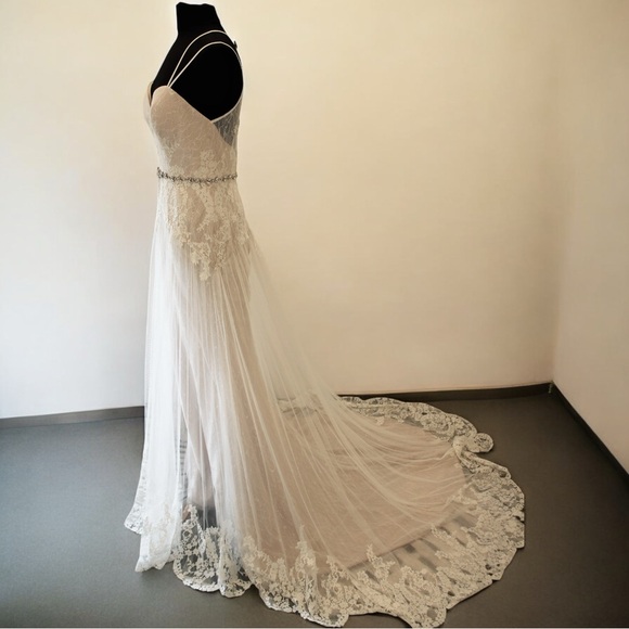 Ti Adora Champagne and Ivory Lace Bohemian Sweetheart A-Line Wedding Gown 12 - Picture 7 of 14